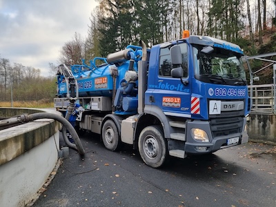 Práce sacími bagry